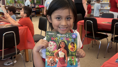 kids receiving sponsored books